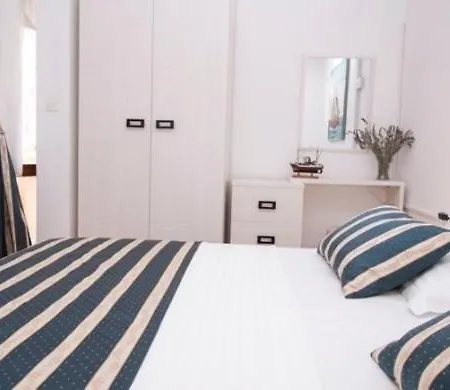 In With Sea View, Balcony, Air Conditioning, Wifi 3340-1 Apartment Pisak